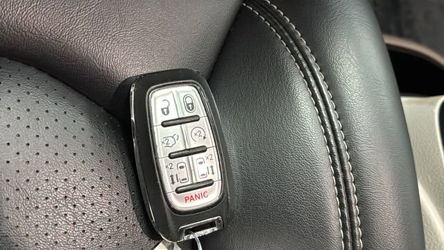 Used 2023 Chrysler Pacifica Touring-L FWD image 35