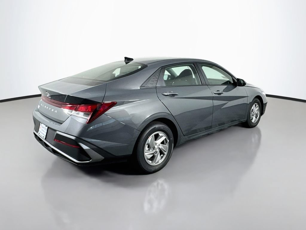 New 2026 Hyundai Elantra SE FWD image 8