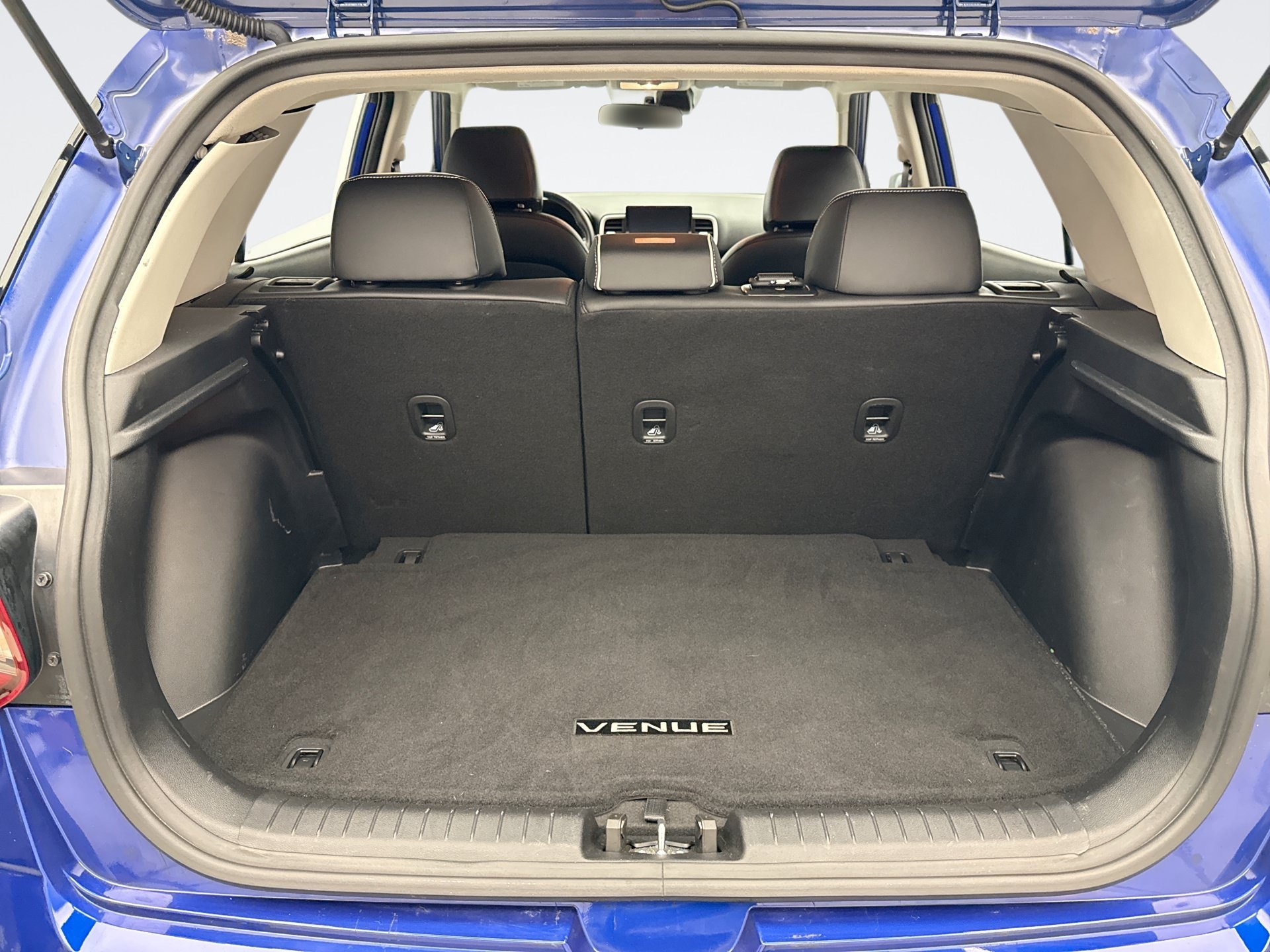 Used 2024 Hyundai Venue Limited FWD image 22