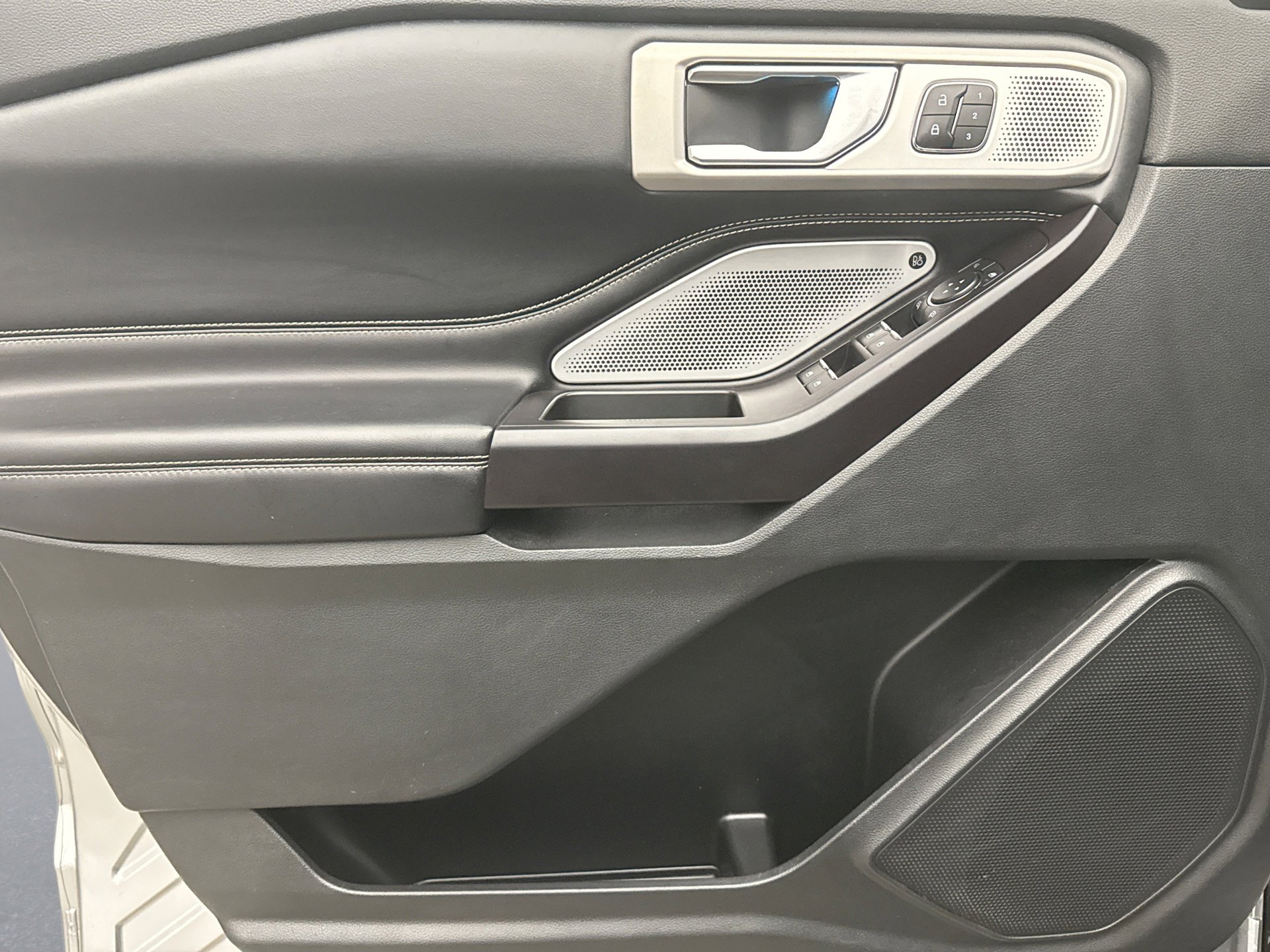 Used 2020 Ford Explorer ST w/ ST Street Pack image 9