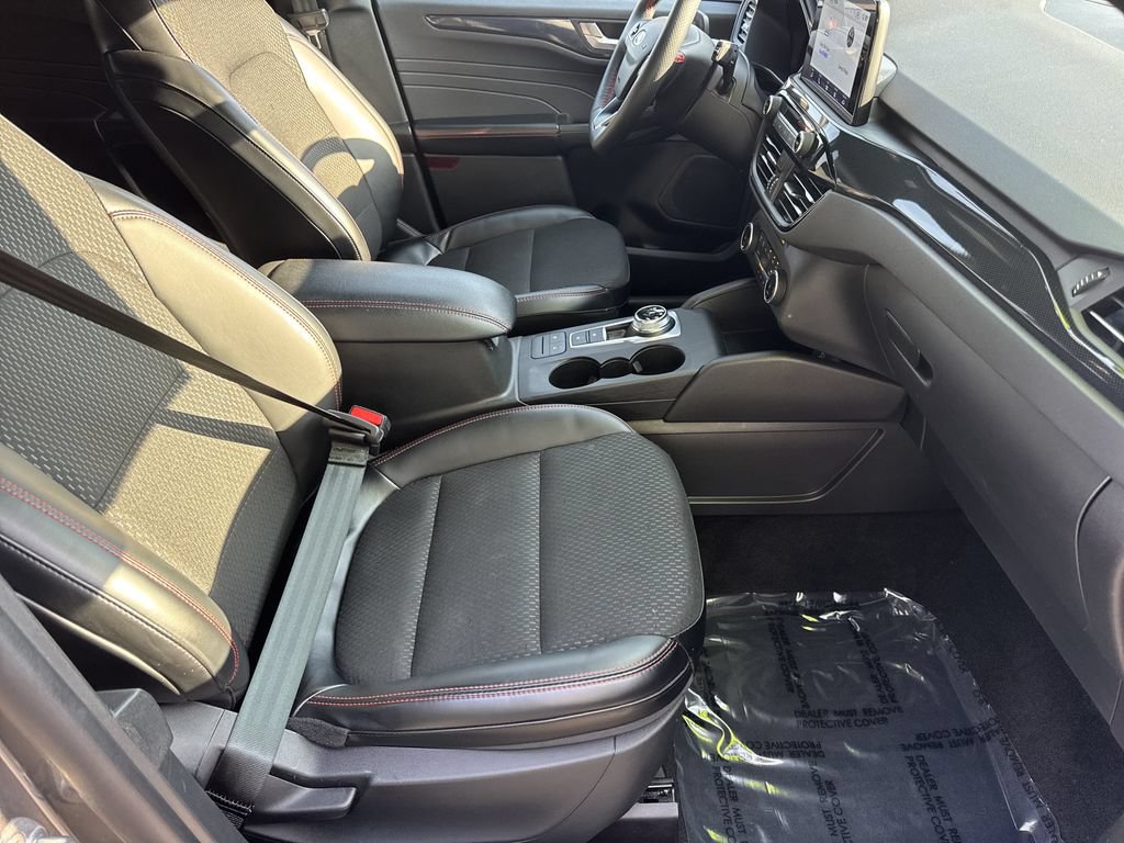 Used 2025 Ford Escape ST-Line Select AWD/4WD image 13