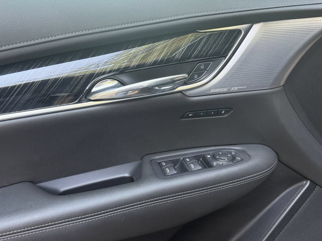 Used 2024 Cadillac XT6 Premium Luxury w/ LPO, Floor Liner Package FWD image 10