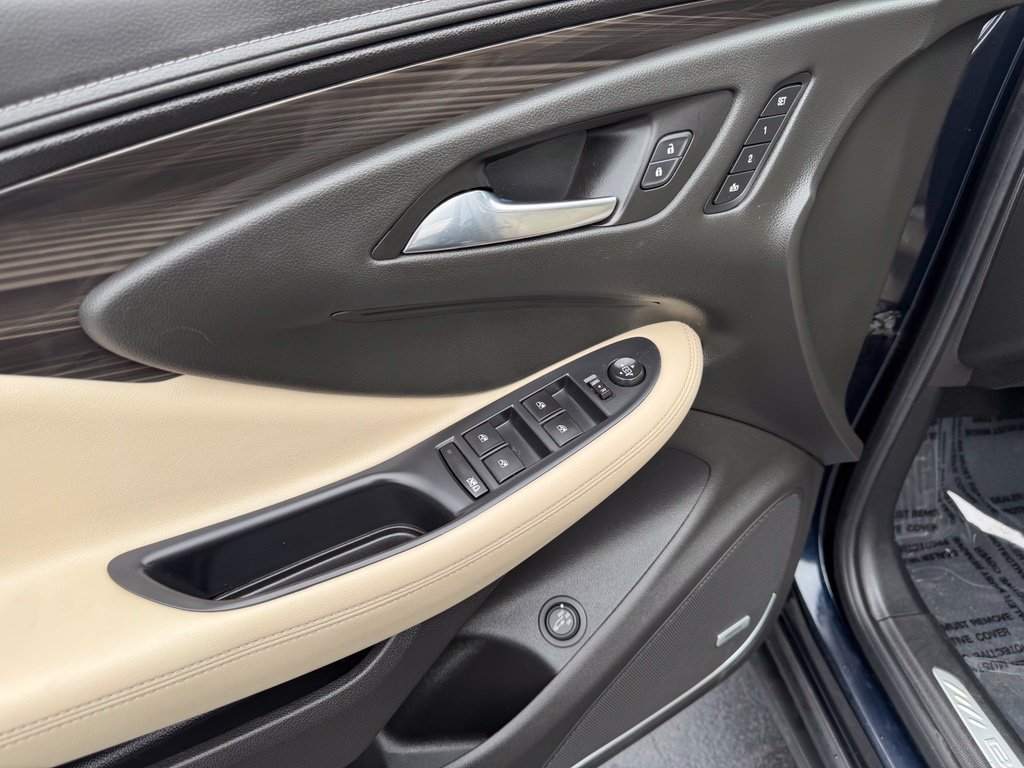Used 2020 Buick Envision Premium w/ Driver Confidence Package AWD/4WD image 22