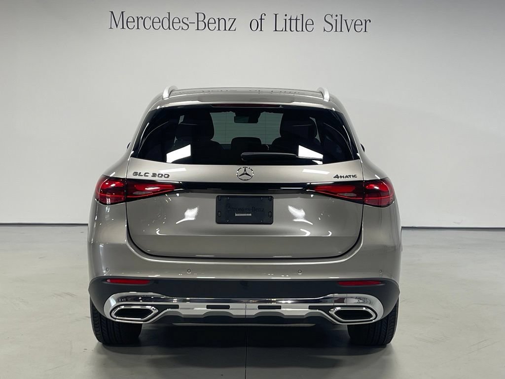 Used 2023 Mercedes-Benz GLC 300 4MATIC image 4