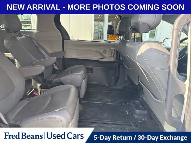 Used 2024 Toyota Sienna Limited image 14