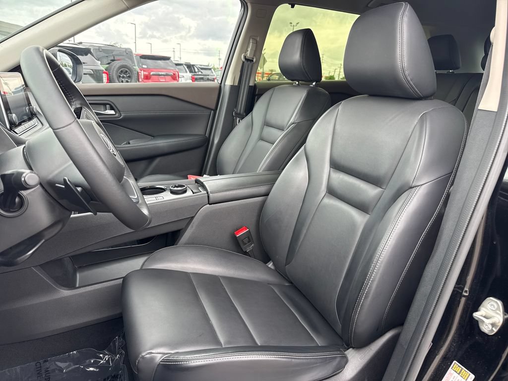 Used 2023 Nissan Rogue SV w/ SV Premium B Package AWD/4WD image 13