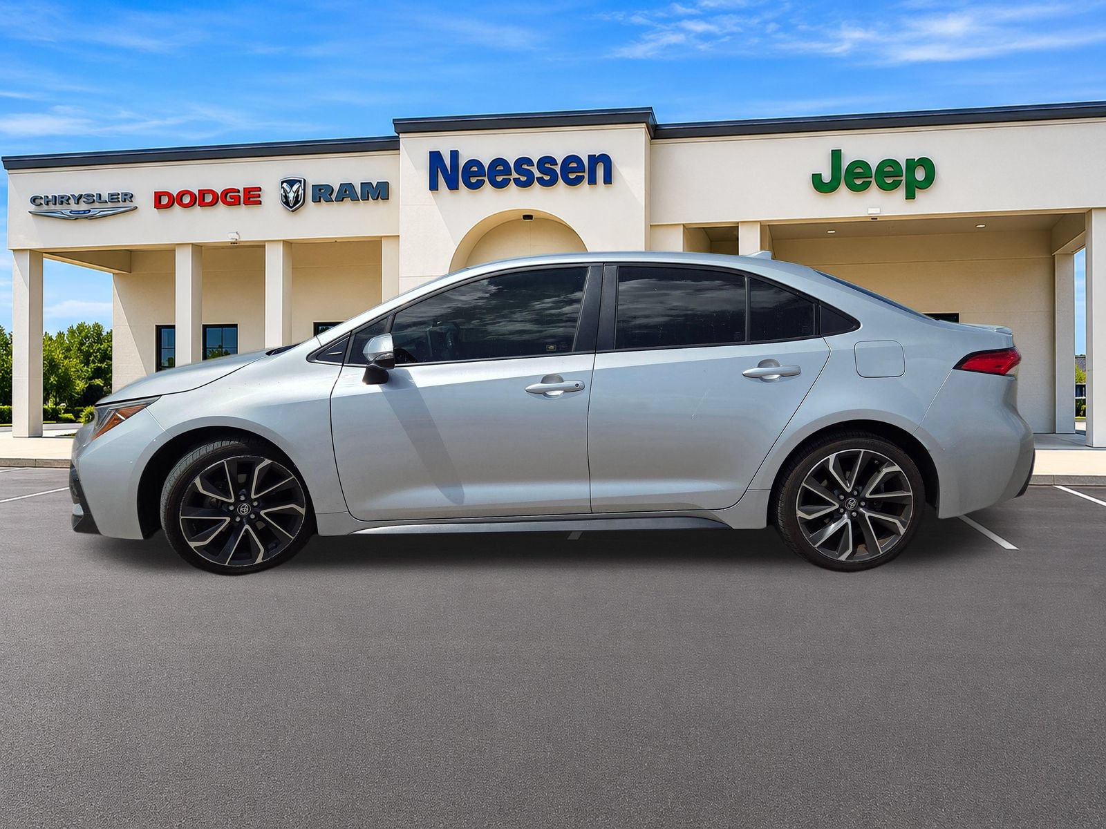 Used 2020 Toyota Corolla SE FWD image 4