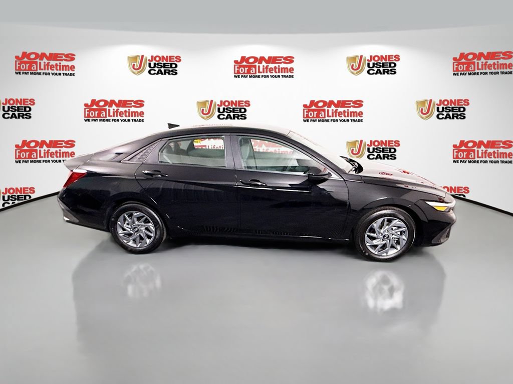 Used 2024 Hyundai Elantra SEL FWD image 17
