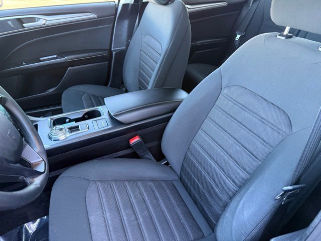Used 2020 Ford Fusion SE image 16