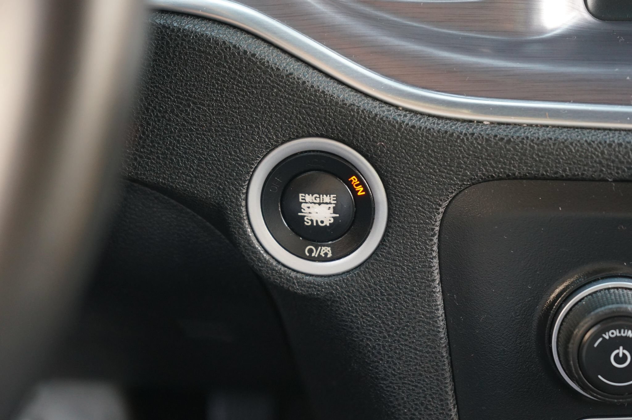 Used 2018 Dodge Charger SXT RWD image 19