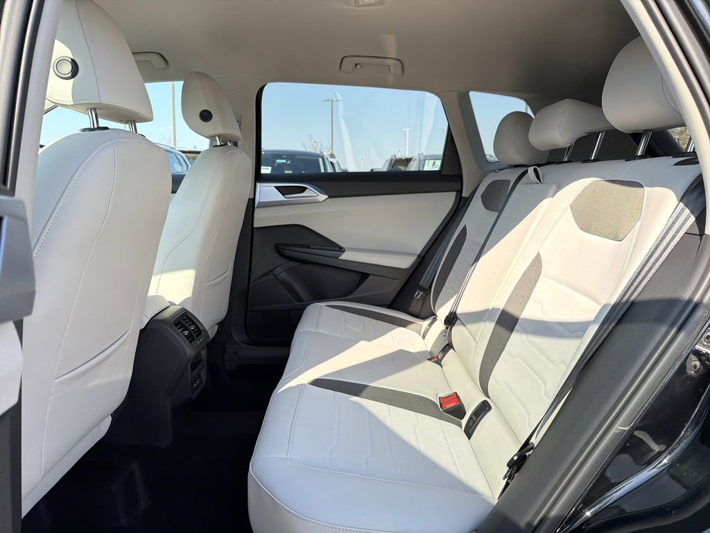 New 2026 Volkswagen Taos SE image 14