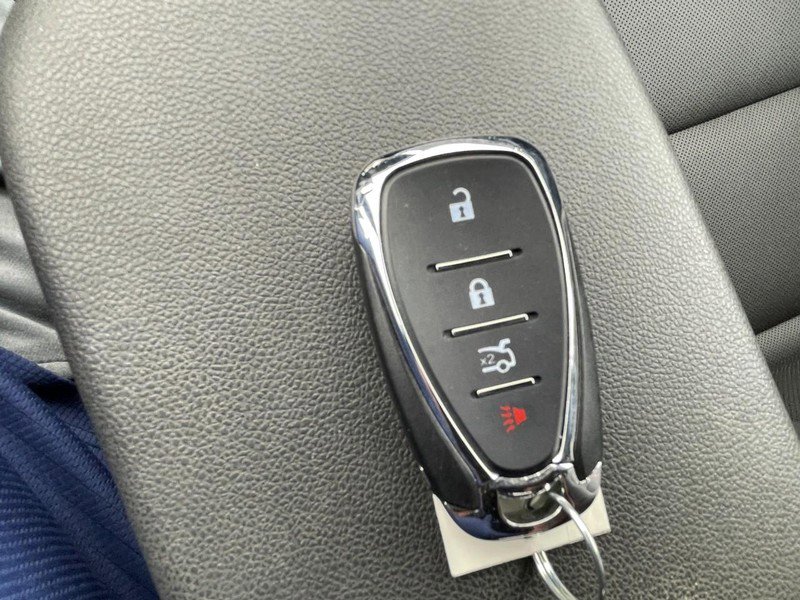 Used 2025 Chevrolet Trax RS w/ Sunroof Package FWD image 38