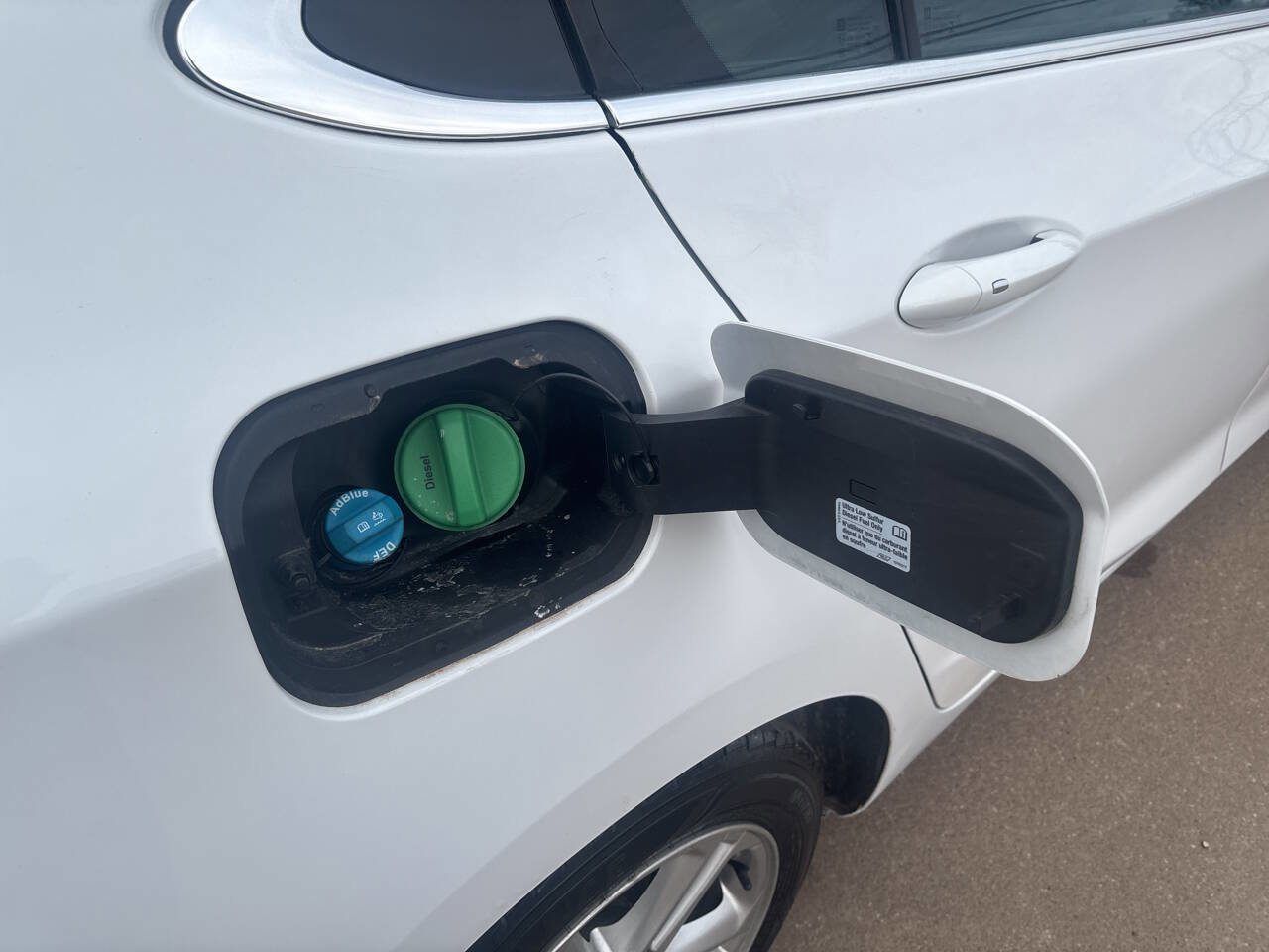 Used 2017 Chevrolet Cruze LT image 20