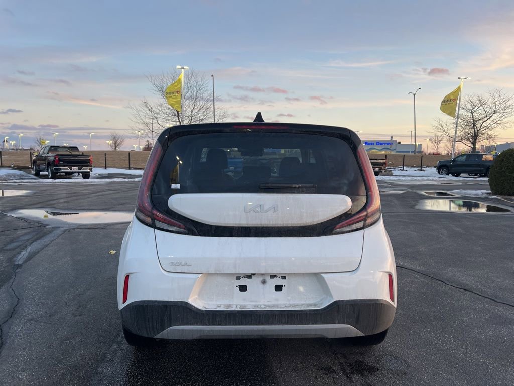 Used 2025 Kia Soul LX w/ LX Technology Package image 4