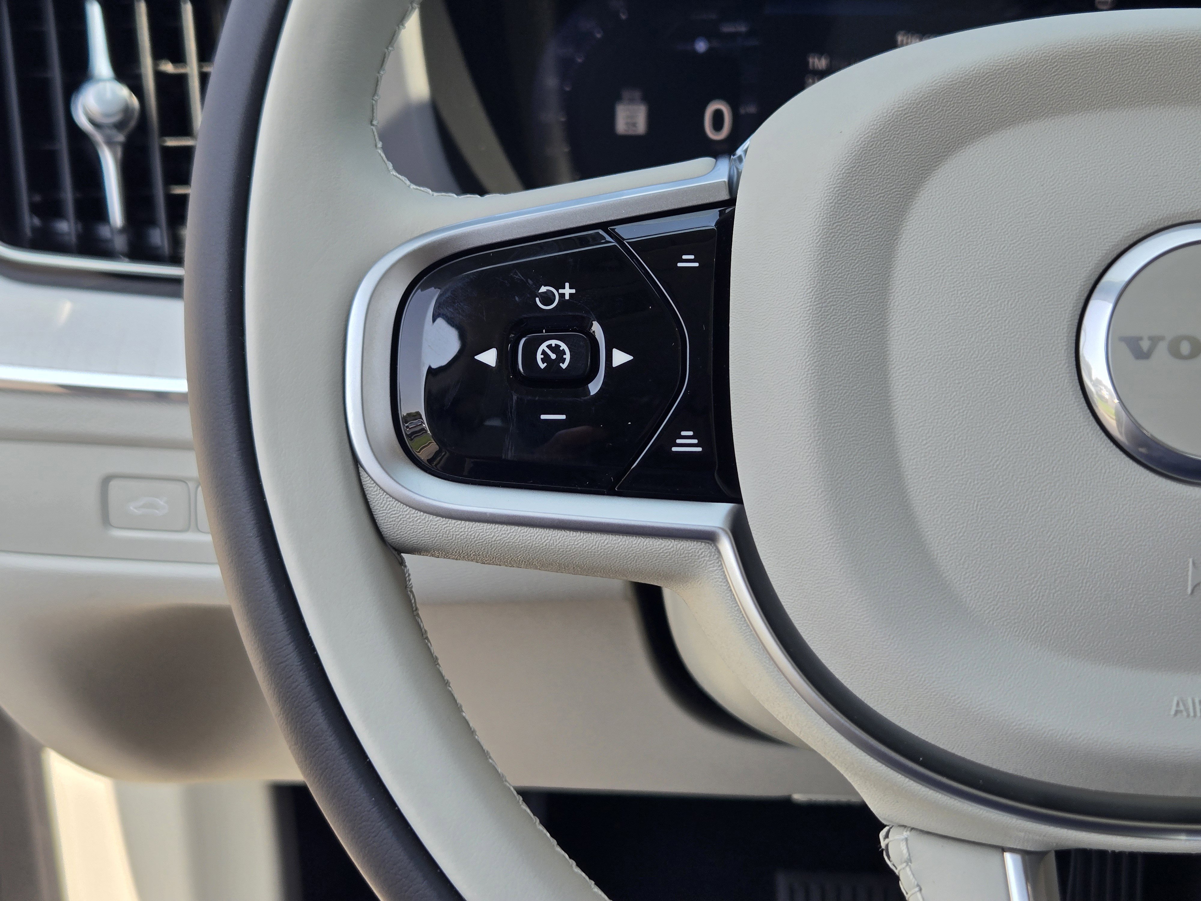 New 2026 Volvo XC60 T8 Ultra image 30