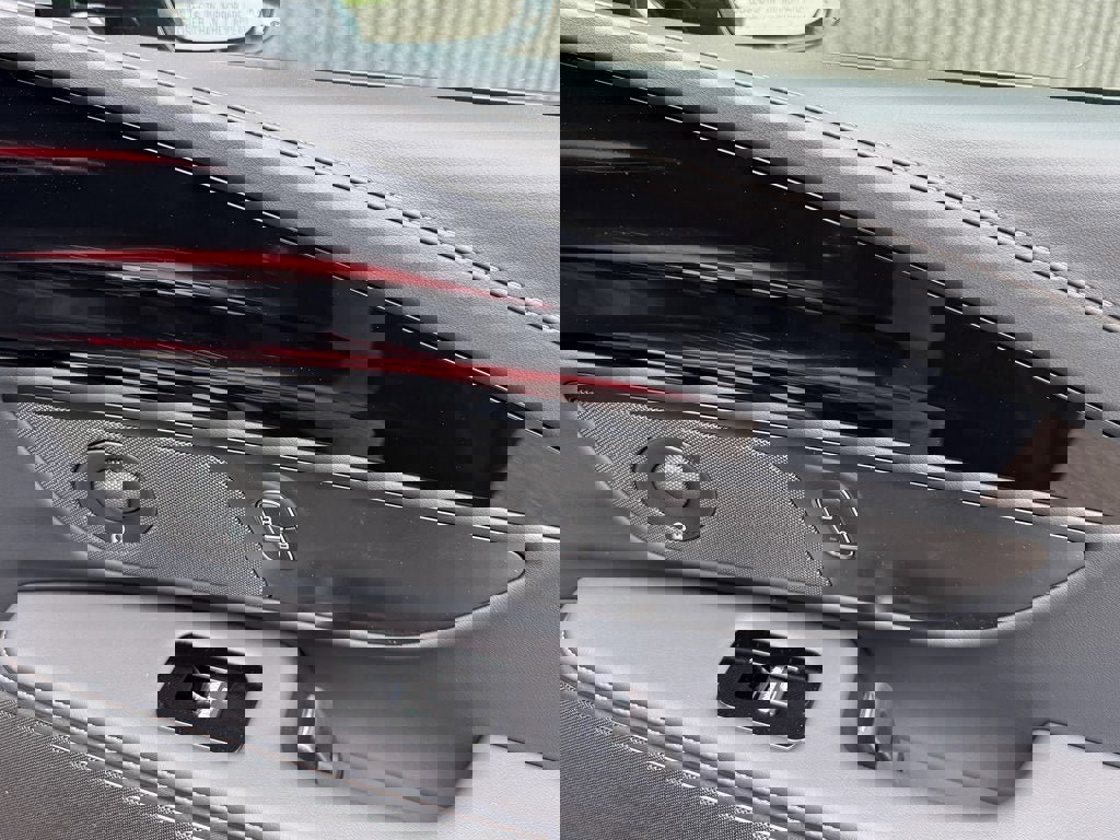 New 2025 Lincoln Nautilus Premier w/ Equipment Group 102A image 27