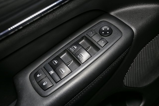 Used 2020 Jeep Grand Cherokee Limited w/ Luxury Group II image 42