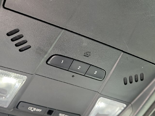 Used 2024 Cadillac XT4 Luxury w/ Cold Weather Package FWD image 28