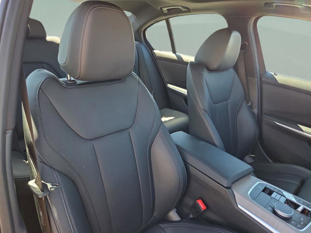 Used 2025 BMW 330i xDrive Sedan AWD/4WD image 31