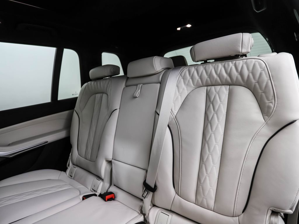 Used 2026 BMW X7 xDrive40i w/ M Sport Package image 21