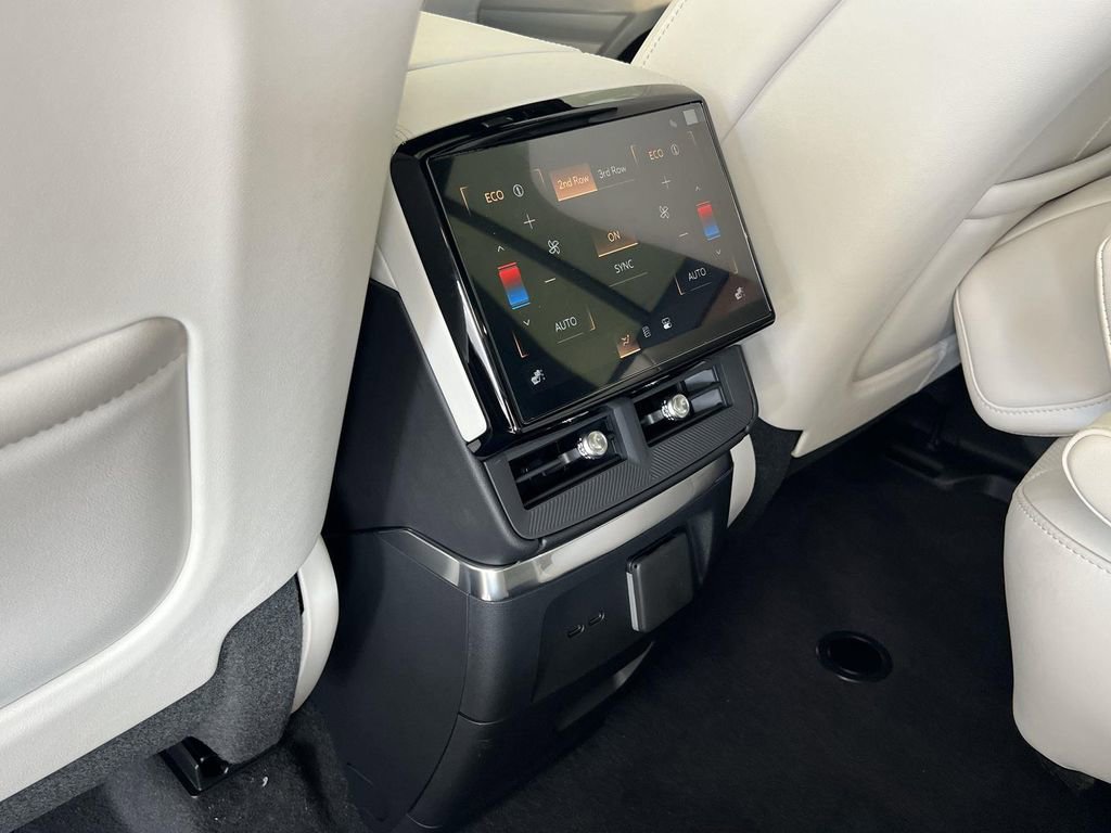 New 2026 Cadillac Vistiq Sport image 29