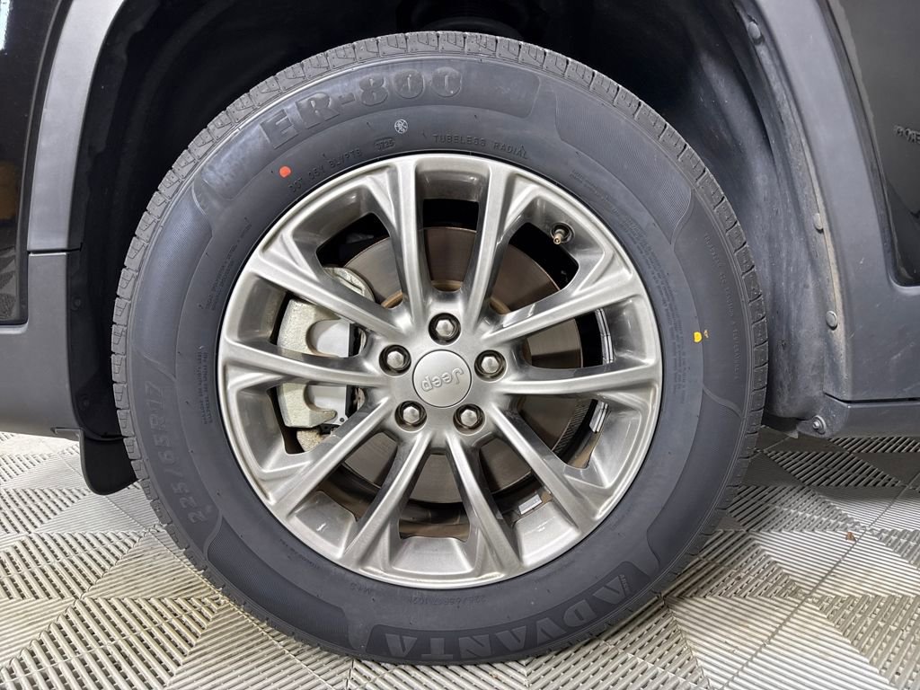 Used 2021 Jeep Cherokee Latitude Lux w/ Comfort/Convenience Group image 18