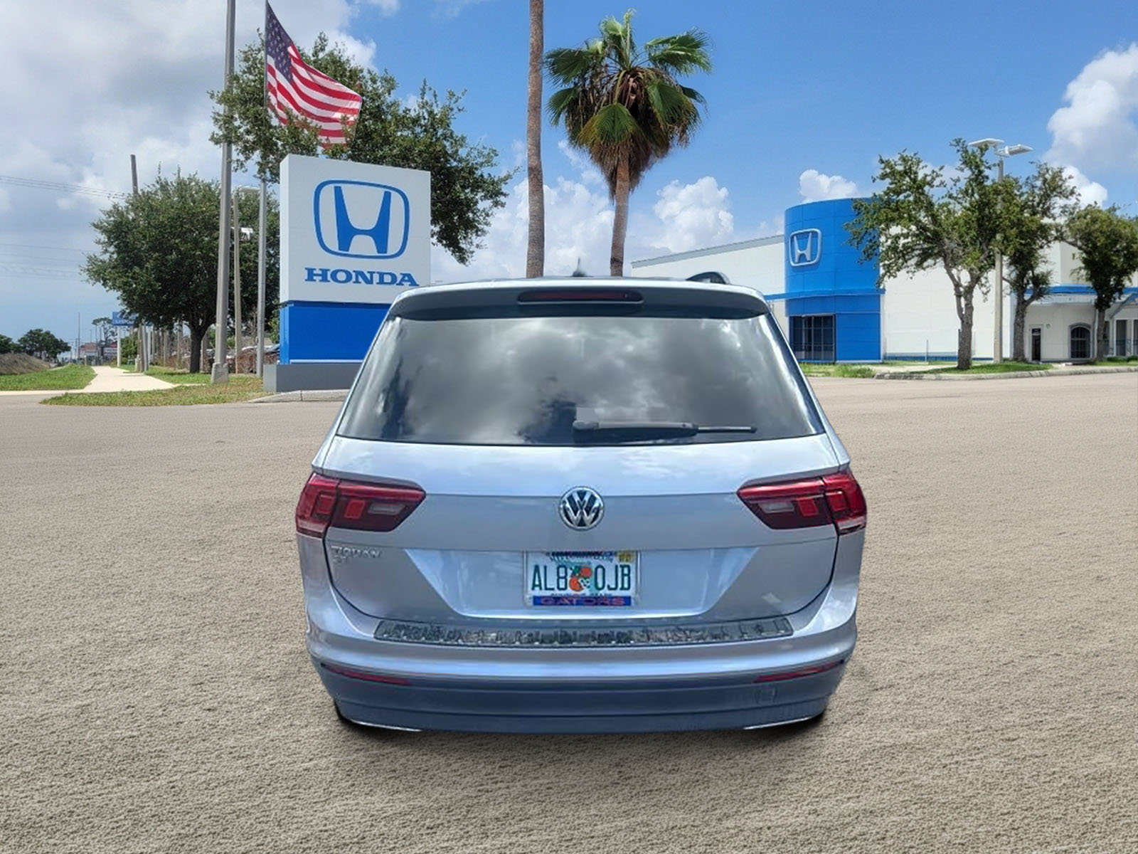 Used 2019 Volkswagen Tiguan SE w/ Panoramic Sunroof Package FWD image 4