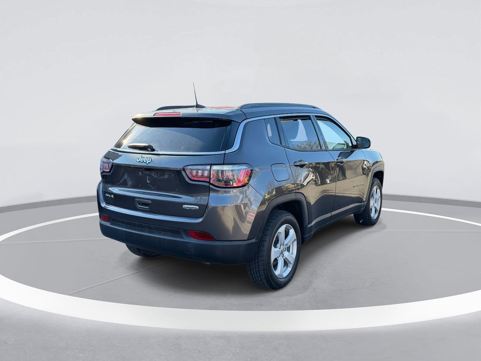 Used 2018 Jeep Compass Latitude w/ Popular Equipment Group image 5