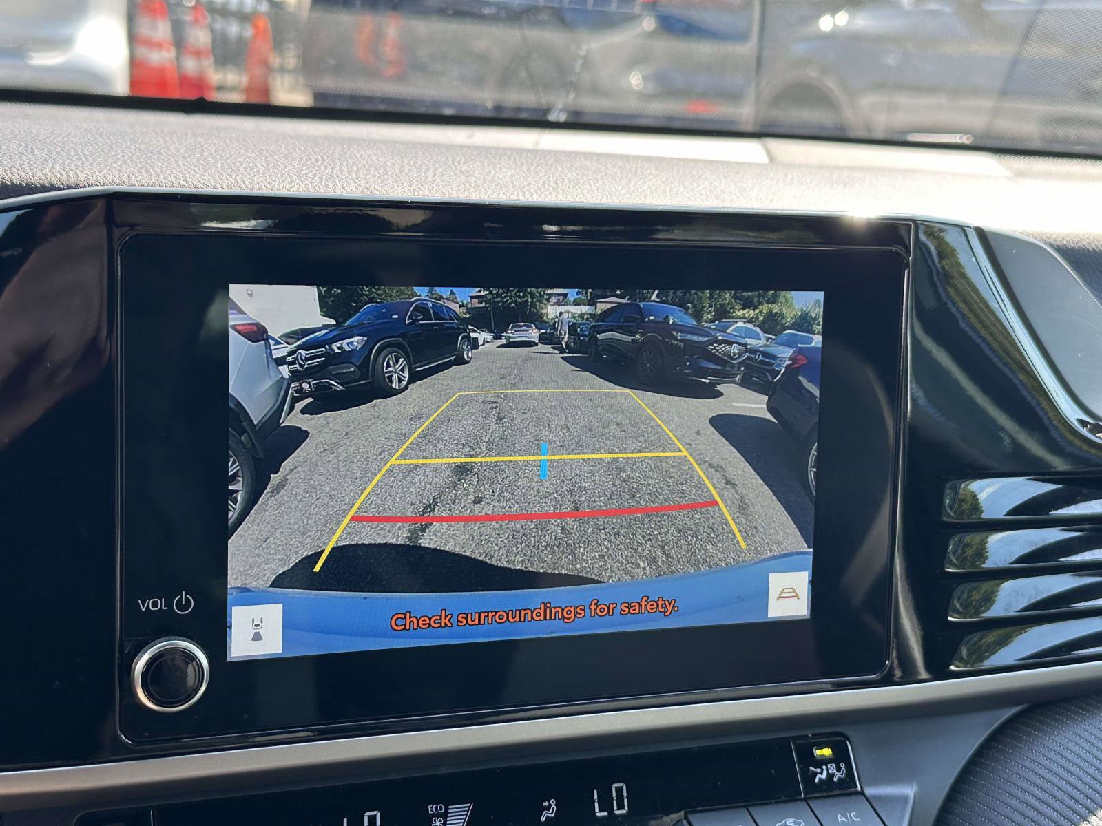 Used 2025 Toyota Camry SE image 30