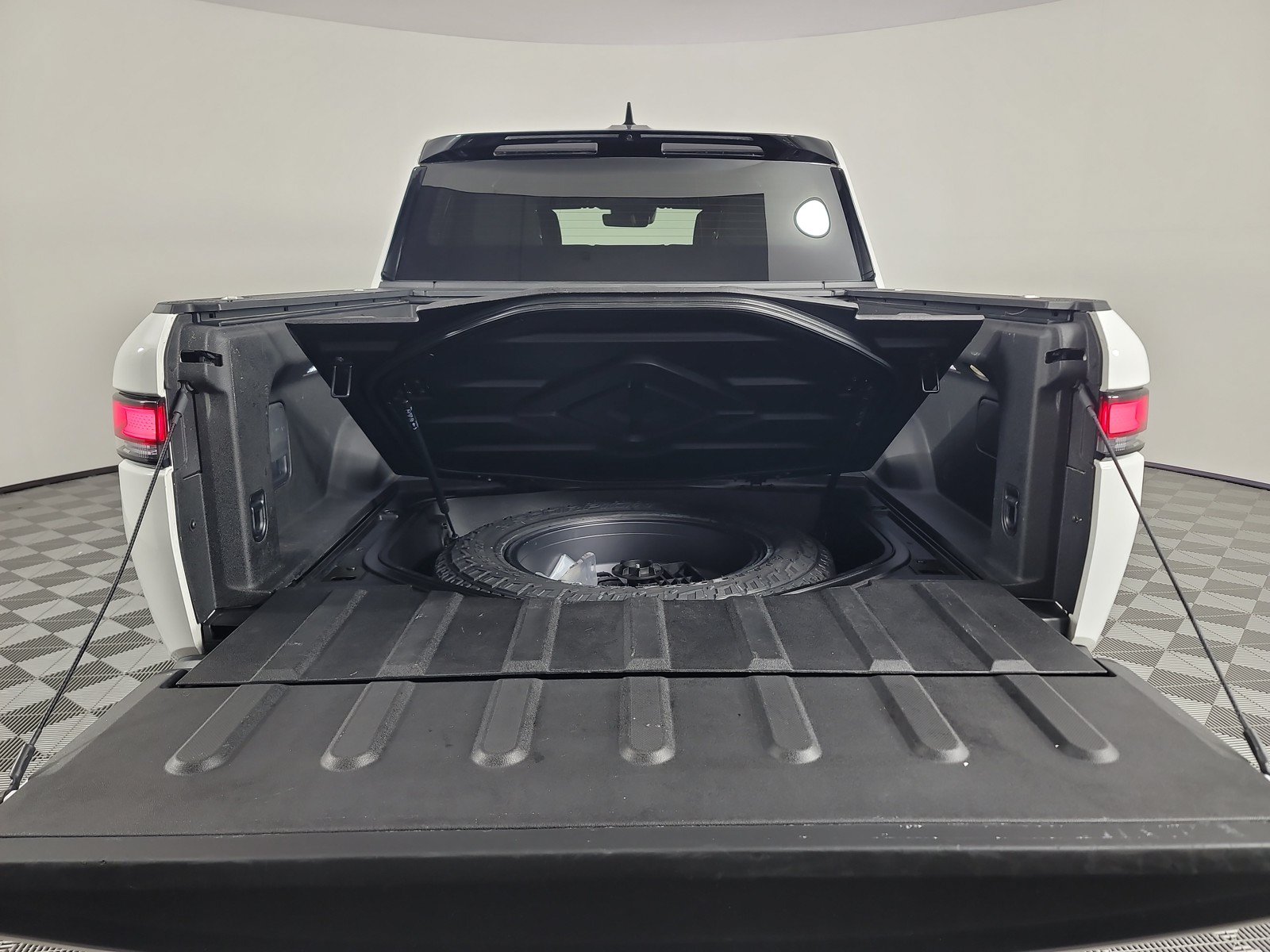 Used 2023 Rivian R1T Adventure AWD/4WD image 15