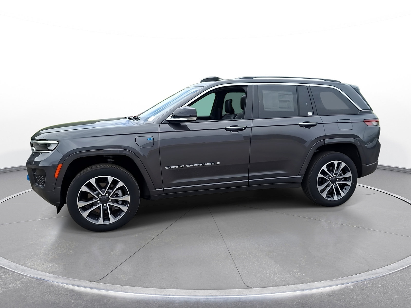 New 2024 Jeep Grand Cherokee Overland w/ Luxury Tech Group IV AWD/4WD image 4