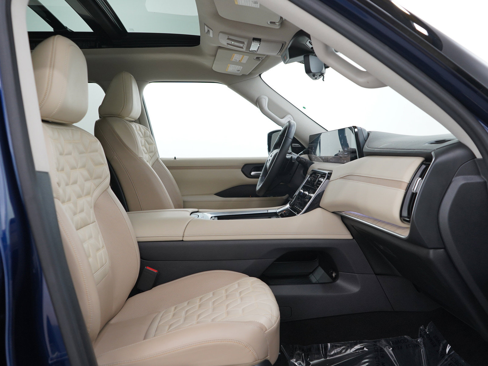 Certified 2025 Nissan Armada Platinum AWD/4WD image 11