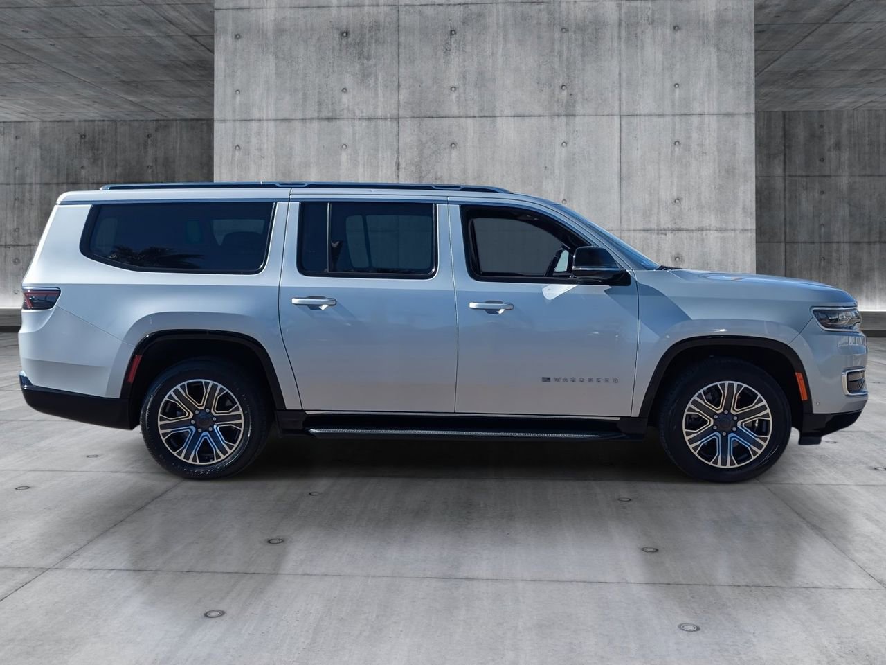 Used 2023 Jeep Wagoneer L Series II image 6