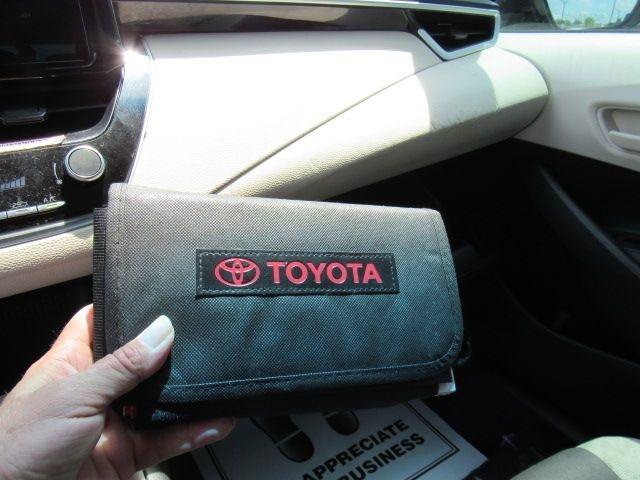 Used 2025 Toyota Corolla LE FWD image 39