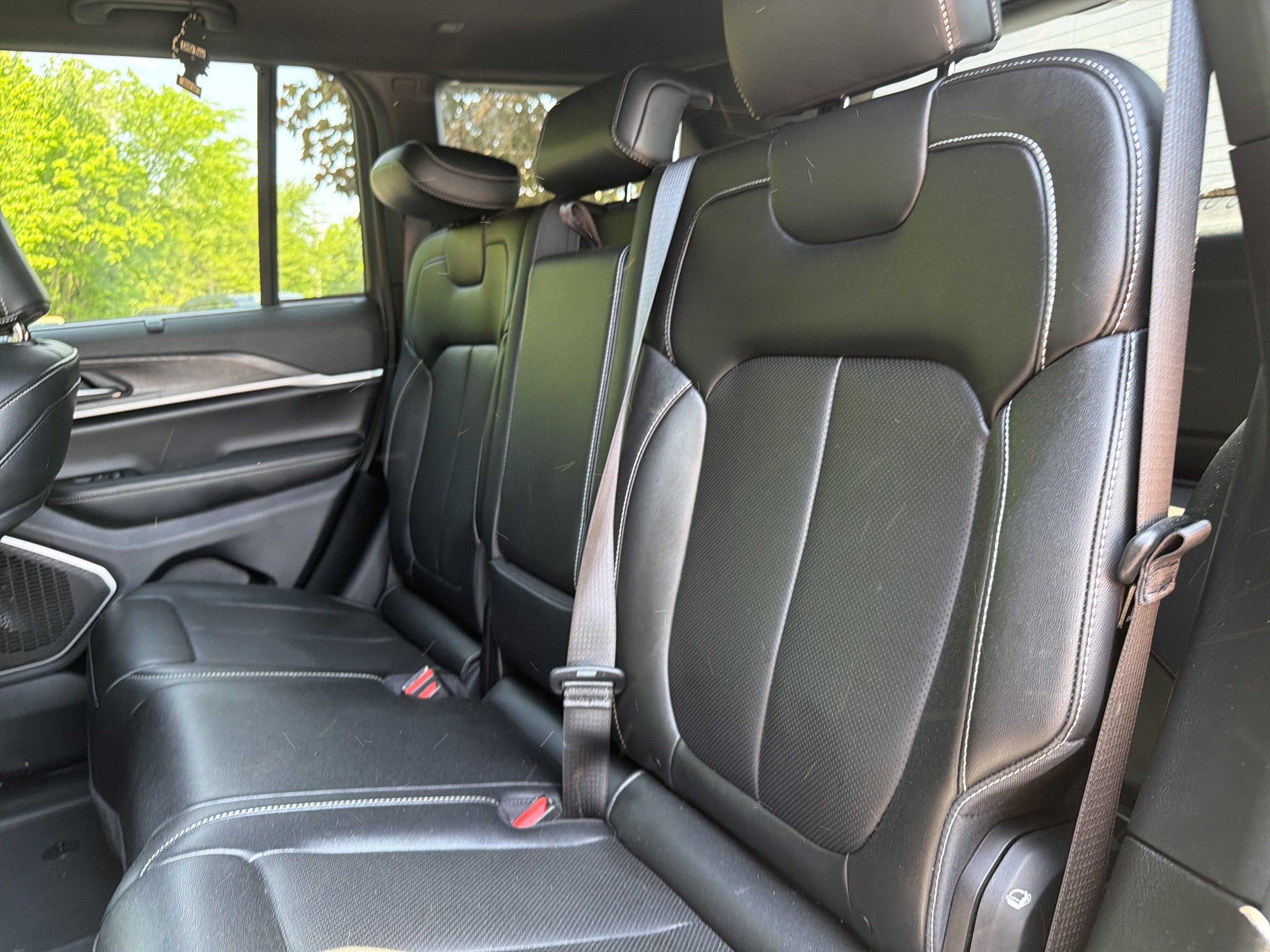 Certified 2024 Jeep Grand Cherokee Limited w/ Luxury Tech Group II AWD/4WD image 12