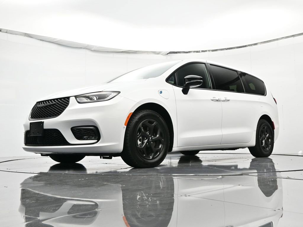 Used 2024 Chrysler Pacifica Select image 38