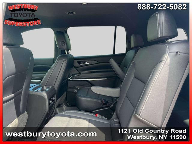 Used 2025 Chevrolet Traverse LT w/ Driver Confidence Package FWD image 13