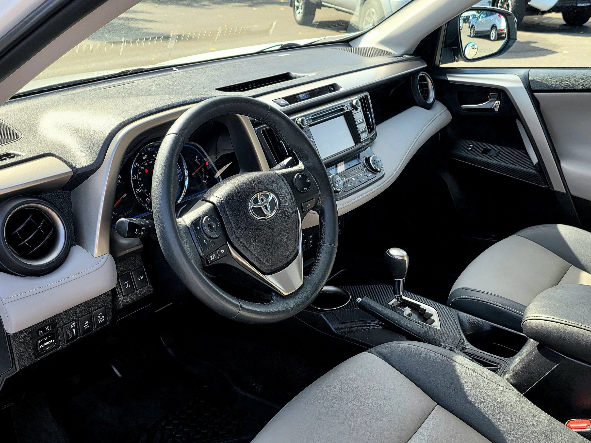 Used 2014 Toyota RAV4 Limited w/ Technology Package AWD/4WD image 20