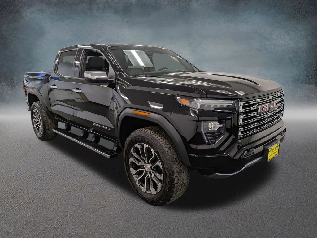 Used 2025 GMC Canyon Denali image 3