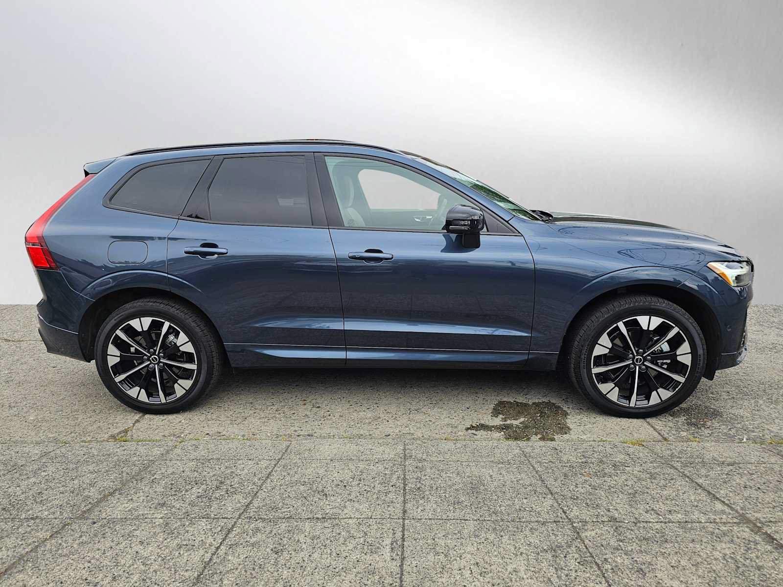 Certified 2026 Volvo XC60 B5 Plus w/ Protection Package Premier AWD/4WD image 2