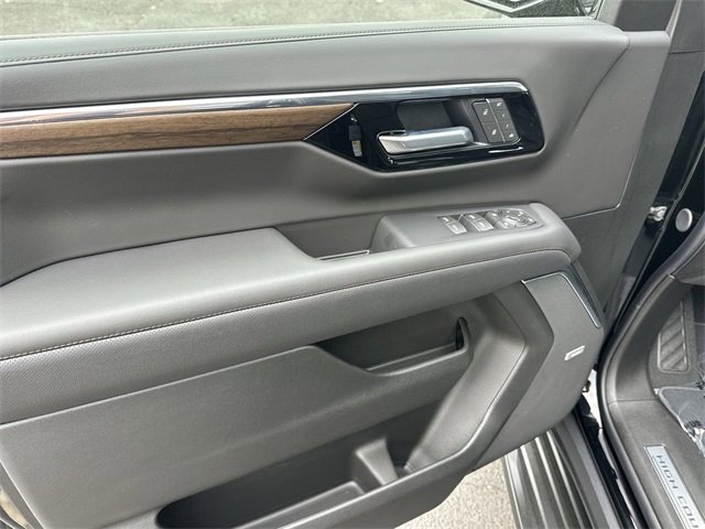 Used 2025 Chevrolet Suburban High Country w/ Sun And Tow Package image 25