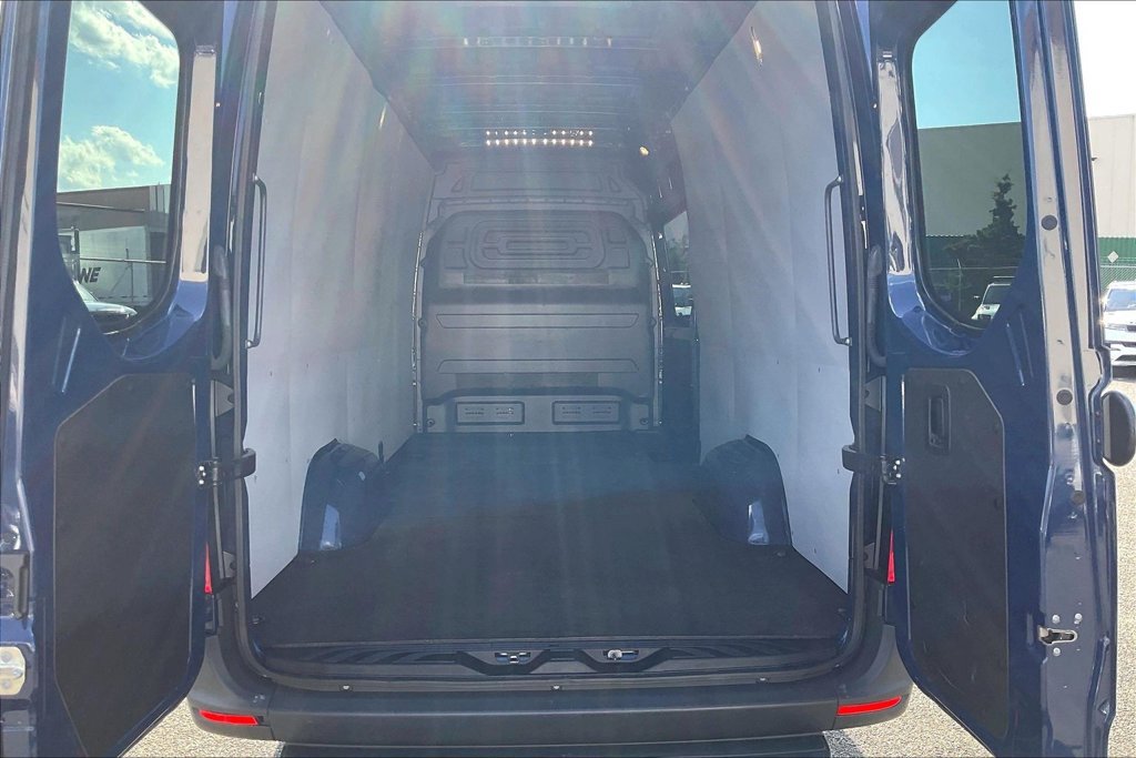 Used 2024 Mercedes-Benz Sprinter 2500 image 9