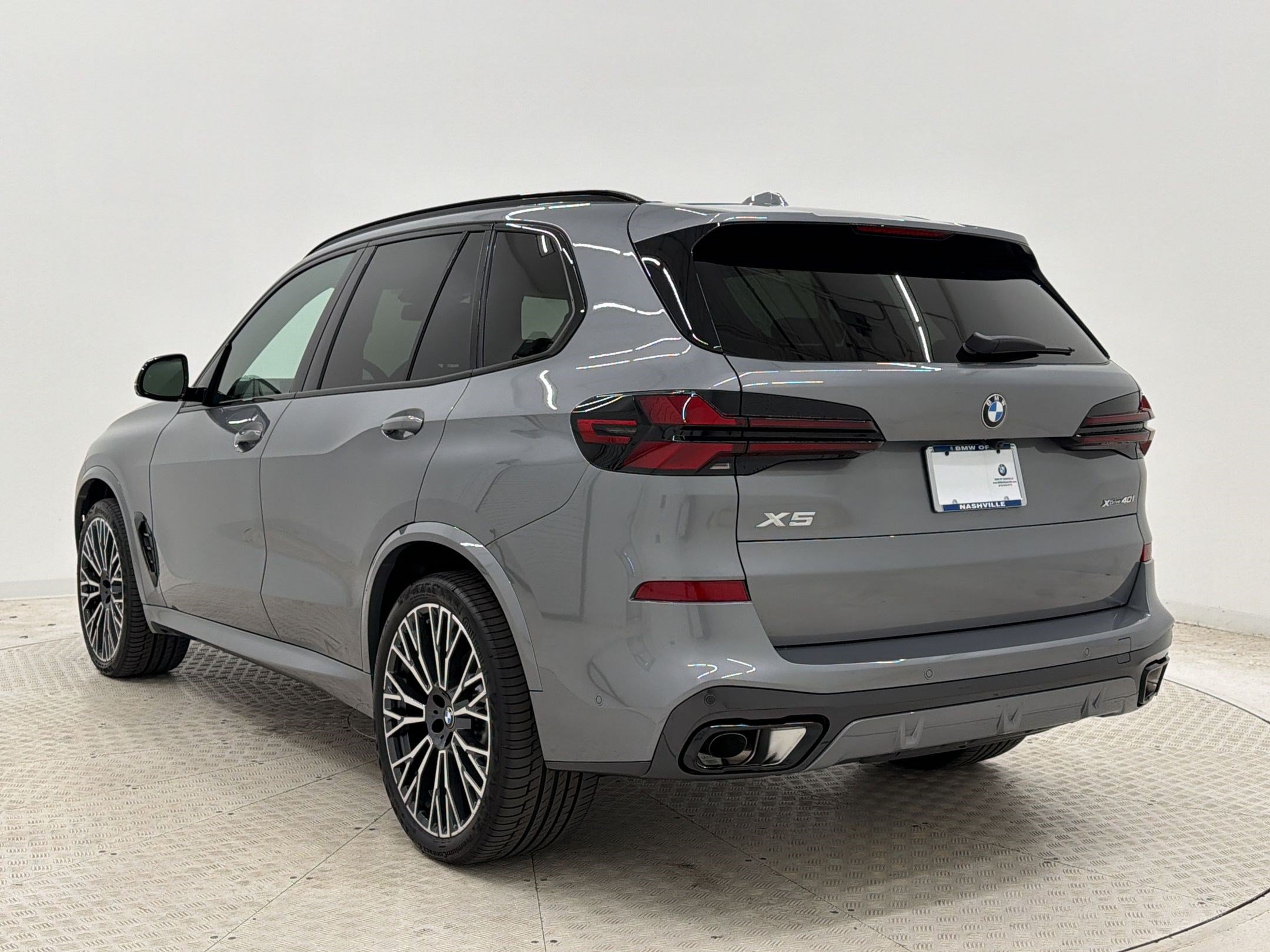 New 2026 BMW X5 xDrive40i w/ M Sport Package AWD/4WD image 3