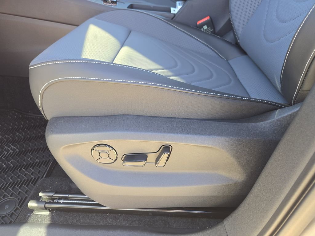 New 2026 Volkswagen Tiguan SE image 19