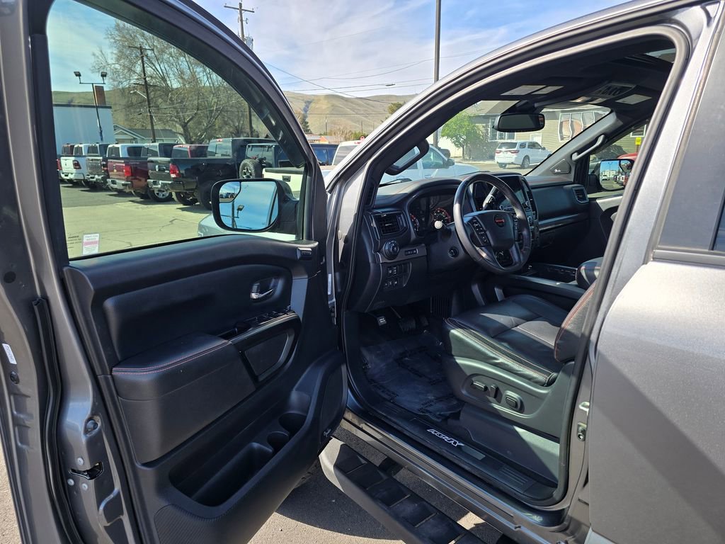 Used 2021 Nissan Titan PRO-4X w/ Pro-4x Convenience Package image 19