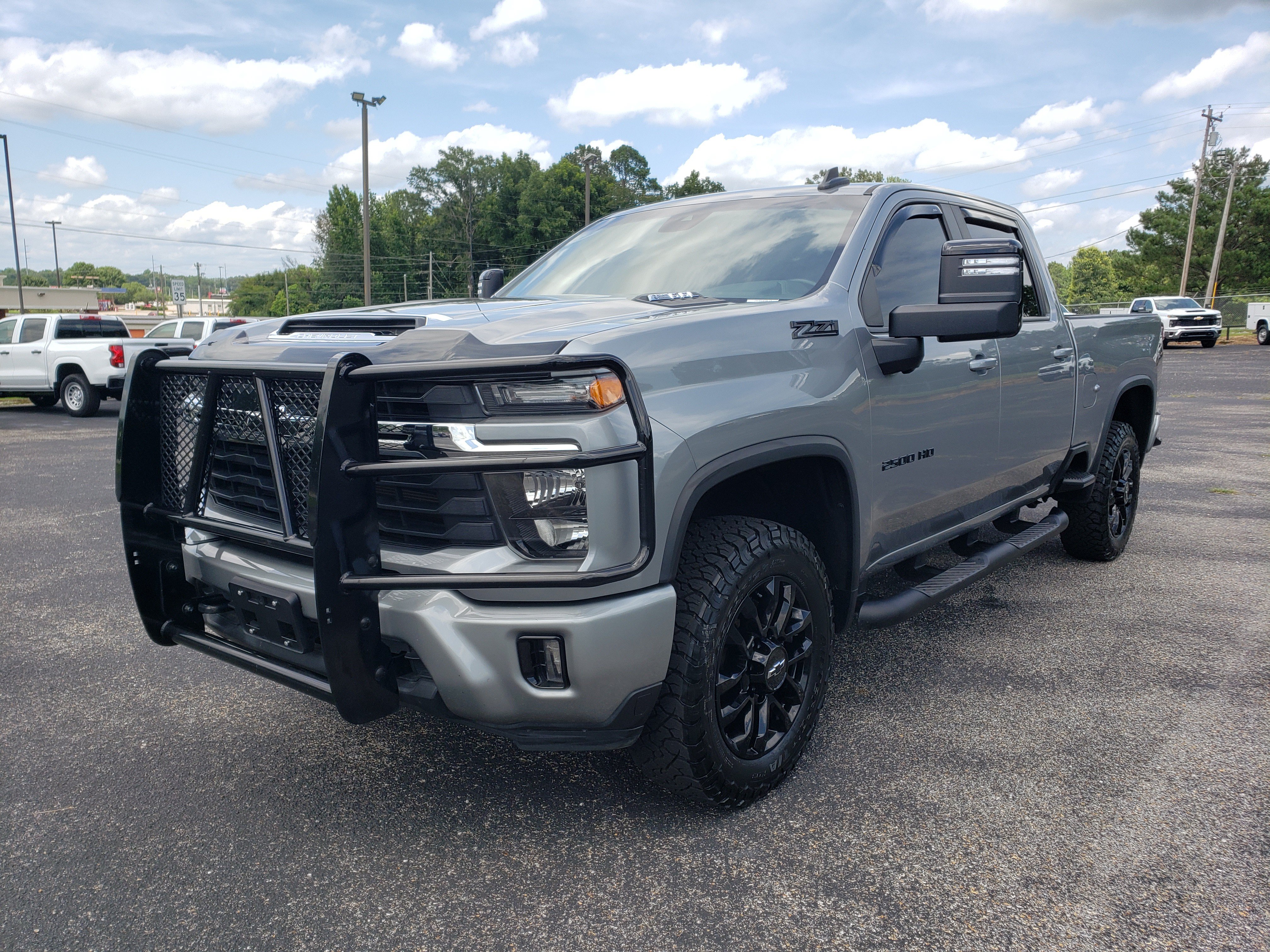 Used 2024 Chevrolet Silverado 2500 LT AWD/4WD image 2