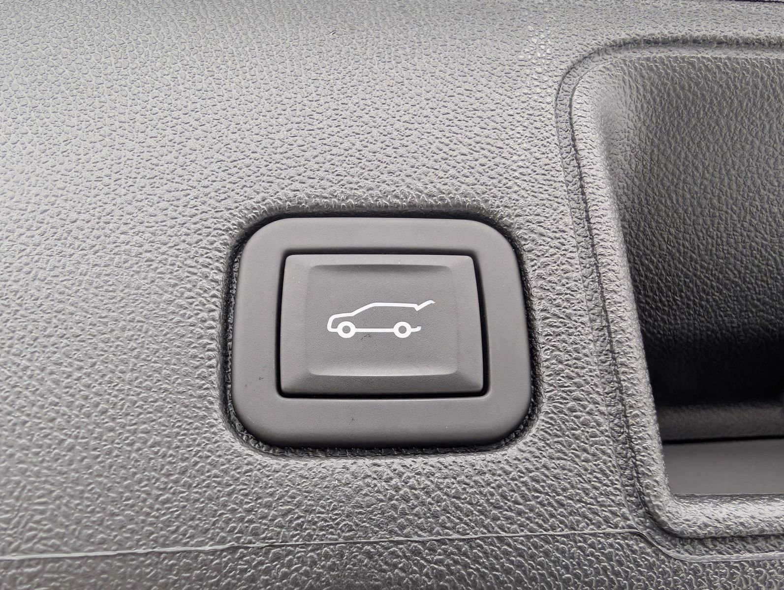 Used 2024 GMC Terrain SLE w/ Driver Convenience Package image 31