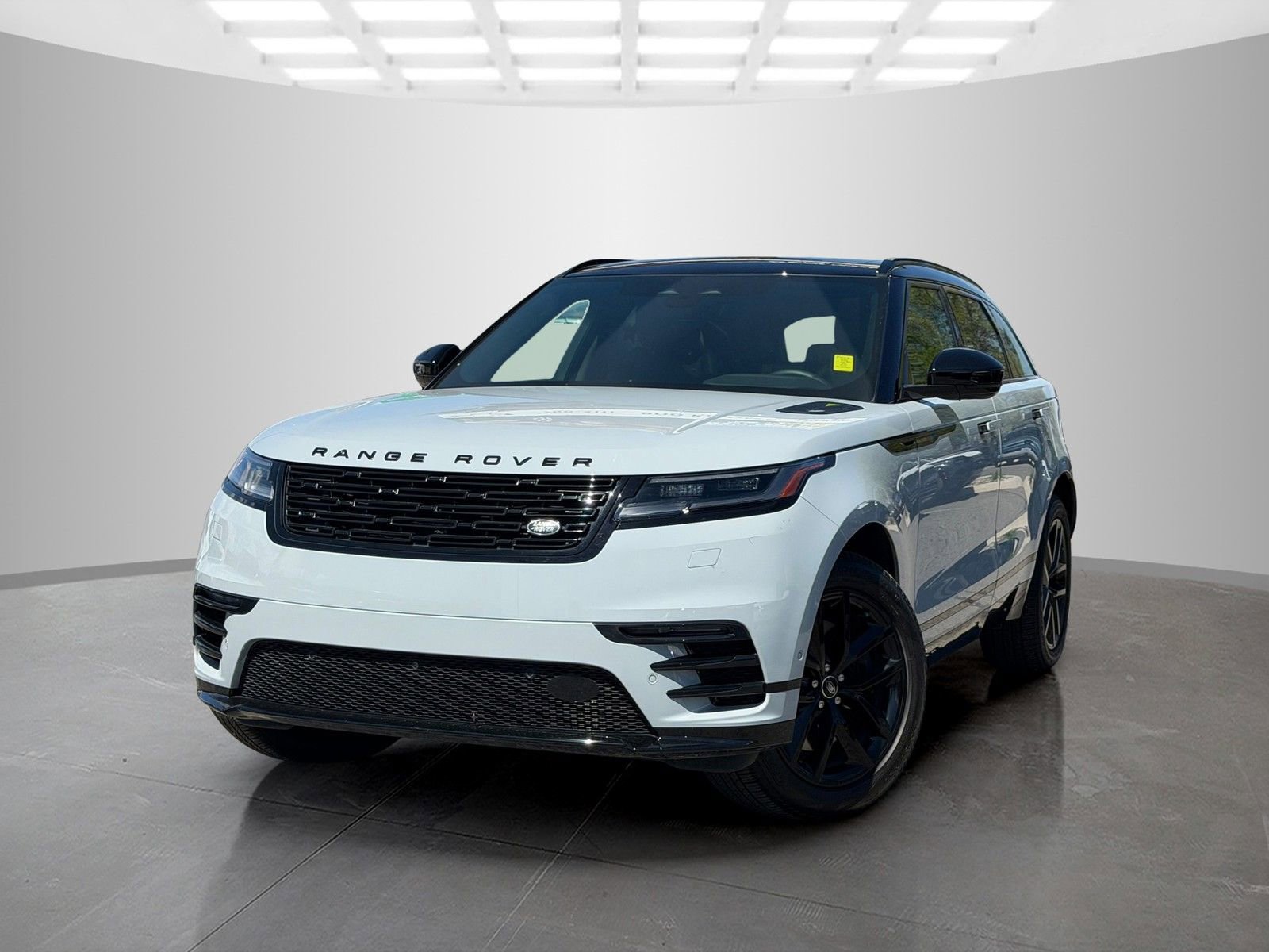 Used 2026 Land Rover Range Rover Velar Dynamic SE image 1