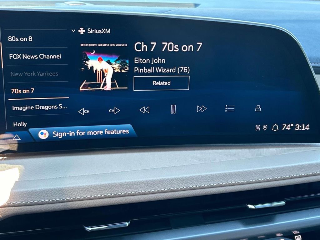 Certified 2024 Cadillac XT4 Luxury w/ Cold Weather Package image 33