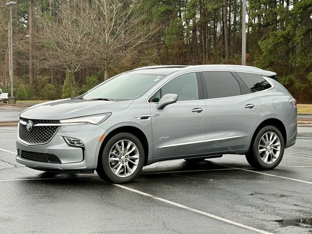 Used 2024 Buick Enclave Avenir image 2